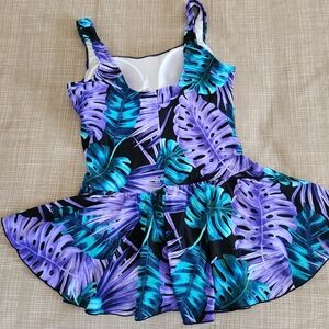 Women's 1pc Swimsuit.